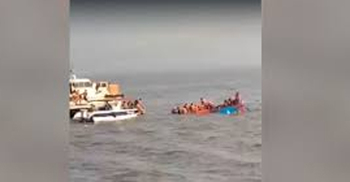 13 die as speedboat collides with ferry in India