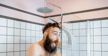 শীতকালে ঠান্ডা পানি দিয়ে গোসল করা বাহাদুরি নয়, জানুন ঝুঁকি