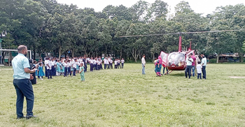 হেলিকপ্টারে ঘুরলো এসএসসিতে ১২০০ নম্বর পাওয়া শিক্ষার্থীরা