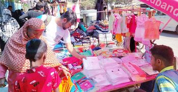 বগুড়ায় ফুটপাতই ভরসা নিম্নবিত্তের