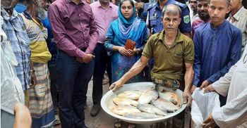 রাক্ষুসে ‘পিরানহা’ বিক্রি, জরিমানা গুনলেন ব্যবসায়ী