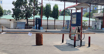 ‘তেল নেই’ লেখা সাইনবোর্ড ঝুলছে বগুড়ার বেশিরভাগ পাম্পে