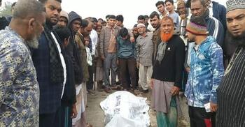 জিগজ্যাগ কসরতে বাইক চালাতে গিয়ে ট্রাকচাপায় কলেজছাত্র নিহত