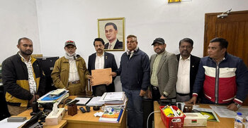 খালেদা জিয়ার মনোনয়নপত্র হাতে পেলো বগুড়ার নির্বাচন পরিচালনা কমিটি