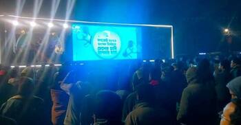 বগুড়ায় গণভোট-নির্বাচনের বার্তা নিয়ে ‘ভোটের গাড়ি’, উৎসুক জনতার ভিড়