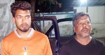 ঘুষ নেওয়ার অভিযোগে পুলিশকে মারধরের মামলায় গ্রেফতার ২