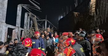 বগুড়ায় নির্মাণাধীন হিমাগারের ছাদ ধসে শ্রমিকের মৃত্যু, আহত ৪