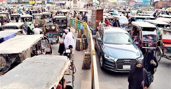 অব্যবস্থাপনা আর দখলে বগুড়া শহরে তীব্র যানজট