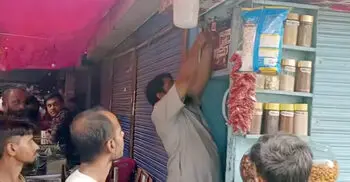 বগুড়ায় বকেয়া আদায়ে ফল মার্কেটে সিটি করপোরেশনের অভিযান