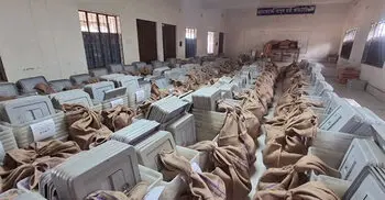 কড়া নিরাপত্তায় কেন্দ্রে যাচ্ছে ভোটের সরঞ্জাম, নজরদারি চলবে সিসিটিভিতে