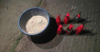 মোহাম্মদপুরে ৬ পেট্রোলবোমা ও ৪ ককটেল উদ্ধার