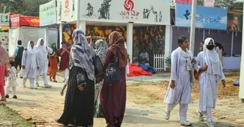 রমজানের প্রভাবে বইমেলায় বিকেলে ভিড় কম, ছুটির দিনে বিক্রি বেড়েছে