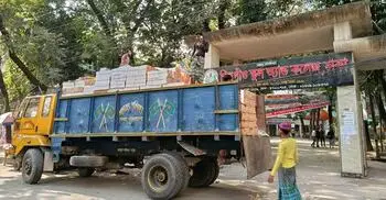 স্কুলে পৌঁছেছে প্রাথমিকের সাড়ে ৮ কোটি বই, অপেক্ষায় শিক্ষার্থীরা