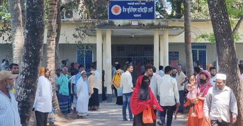 এজলাস ভাগাভাগি করে চলছে বিচারকাজ, বাড়ছে মামলা জট