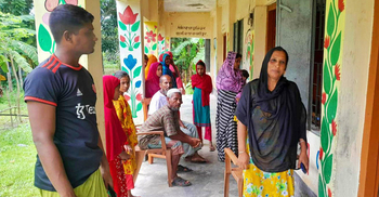 স্কুলে এসেও মারামারি করেন শিক্ষক দম্পতি, দুজনকেই বদলি