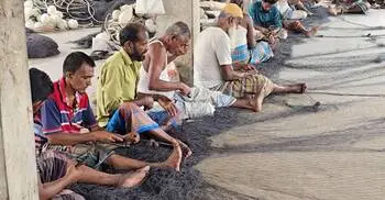 সিন্ডিকেটের জালে জেলেদের ডিজেল