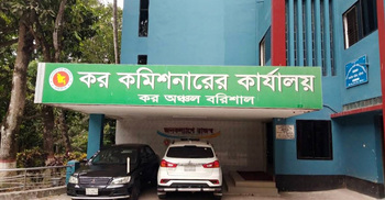 ফুটপাতে পিঠা বিক্রেতাকে আয়কর রিটার্নের নোটিশ!