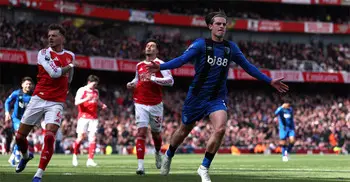 Arsenal title hopes hit by Bournemouth defeat