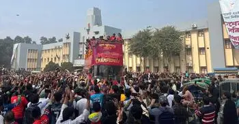 ছাদখোলা বাসে রাজশাহী ওয়ারিয়র্সকে বরণ, উৎসবে মাতলো নগরী