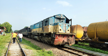 ব্রাহ্মণবাড়িয়ায় ইঞ্জিন বিকল, ঢাকাগামী ট্রেন চলাচল বন্ধ