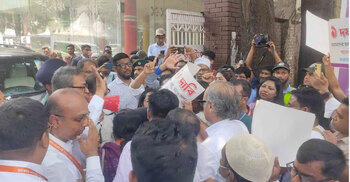 Brac Bank's fired employees block BB governor's car