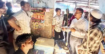 ব্রাহ্মণবাড়িয়ায় জেলিযুক্ত চিংড়ি বিক্রি, ব্যবসায়ীকে জরিমানা