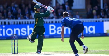 দক্ষিণ আফ্রিকার ২৭ বছরের আক্ষেপ ঘুচলো ২৬ বছর বয়সী তারকার ব্যাটে