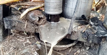 খরচ বাড়ায় কমছে লালি গুড়ের উৎপাদন