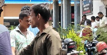 মিরপুর বিআরটিএ কার্যালয়: ভোগান্তি এড়াতে দালাল ধরেন গ্রাহকরা