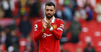 Bruno Fernandes extends Man Utd stay until June 2027