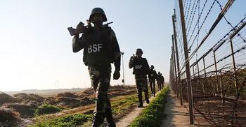 নওগাঁ সীমান্ত থেকে বাংলাদেশিকে ধরে নিয়ে গেছে বিএসএফ