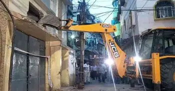 কলকাতাতেও শুরু হলো ‘বুলডোজার অভিযান’, গুঁড়িয়ে দেওয়া হলো চামড়ার কারখানা