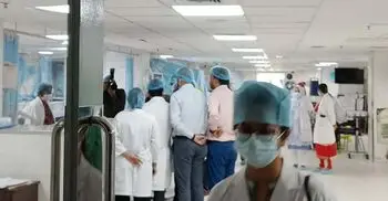 দগ্ধদের বার্ন ইনস্টিটিউটে দেখতে গেলেন দুই মন্ত্রী