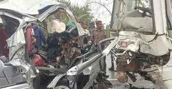 বিয়ের আনন্দ শোক হয়ে নেমে এলো সড়কে