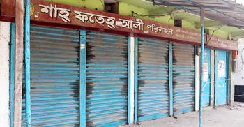 নওগাঁয় ঢুকছে না বগুড়ার কোনো বাস, দুর্ভোগে যাত্রীরা