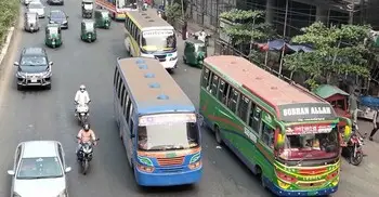 সড়কে বেড়েছে যান চলাচল, কাটেনি যাত্রী সংকট