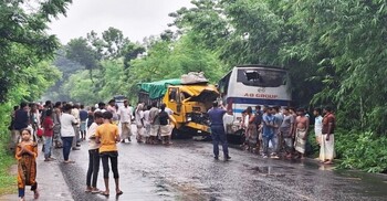 3 killed as bus, truck collide in Pabna