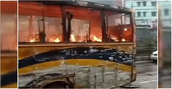 Miscreants set fire to bus in Mirpur