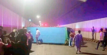 কর্ণফুলী টানেলে বরযাত্রীবাহী বাস উল্টে আহত একজনের মৃত্যু