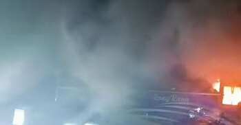 ঢাকা-চট্টগ্রাম মহাসড়কে দাঁড়িয়ে থাকা বাসে আগুন দিয়েছে দুর্বৃত্তরা