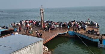 ফেরিঘাটে বাস দুর্ঘটনা: ২৪ জনের মরদেহ উদ্ধার, এখনো নিখোঁজ ৮