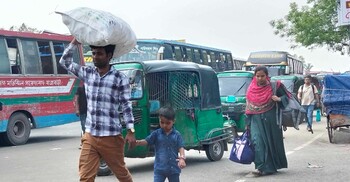 ছুটি শেষে ঢাকায় ফিরছে মানুষ, ফিরতিযাত্রায়ও গুনতে হচ্ছে বাড়তি ভাড়া