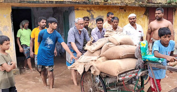 ইউনিয়ন পরিষদের গোডাউনে জলোচ্ছ্বাসের পানি, ১০০ বস্তা চাল নষ্ট