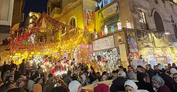 কায়রোর মুইজ স্ট্রিটে রমজানের রাত যেন প্রাণবন্ত মিলনমেলা