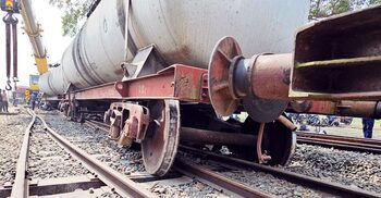 চাঁপাইনবাবগঞ্জে ৯ ঘণ্টা পর ট্রেন চলাচল স্বাভাবিক