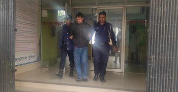 কানে ডিভাইস লাগিয়ে শিক্ষক নিয়োগ পরীক্ষা, যুবক আটক