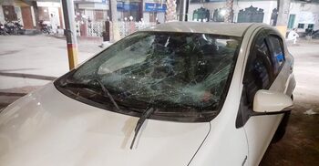 ফল প্রকাশের সময় বিজয়ী প্রার্থীর গাড়ি ভাঙচুর