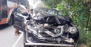 পথচারীকে বাঁচানোর চেষ্টায় চার গাড়ির সংঘর্ষ, নিহত ১