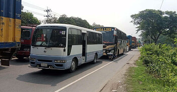 25-km tailback on Dhaka-Chattogram highway