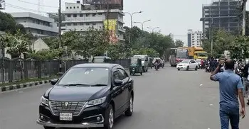 সড়ক থেকে সরে গেলেন পোশাকশ্রমিকরা, যান চলাচল স্বাভাবিক